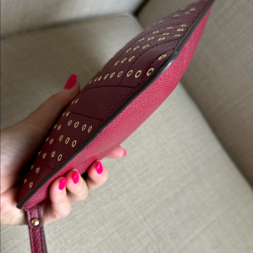 🚩NWOT🚩 Beautiful Michael Kors Burgundy Pebble Leather Studded Wristlet - Picture 6 of 13